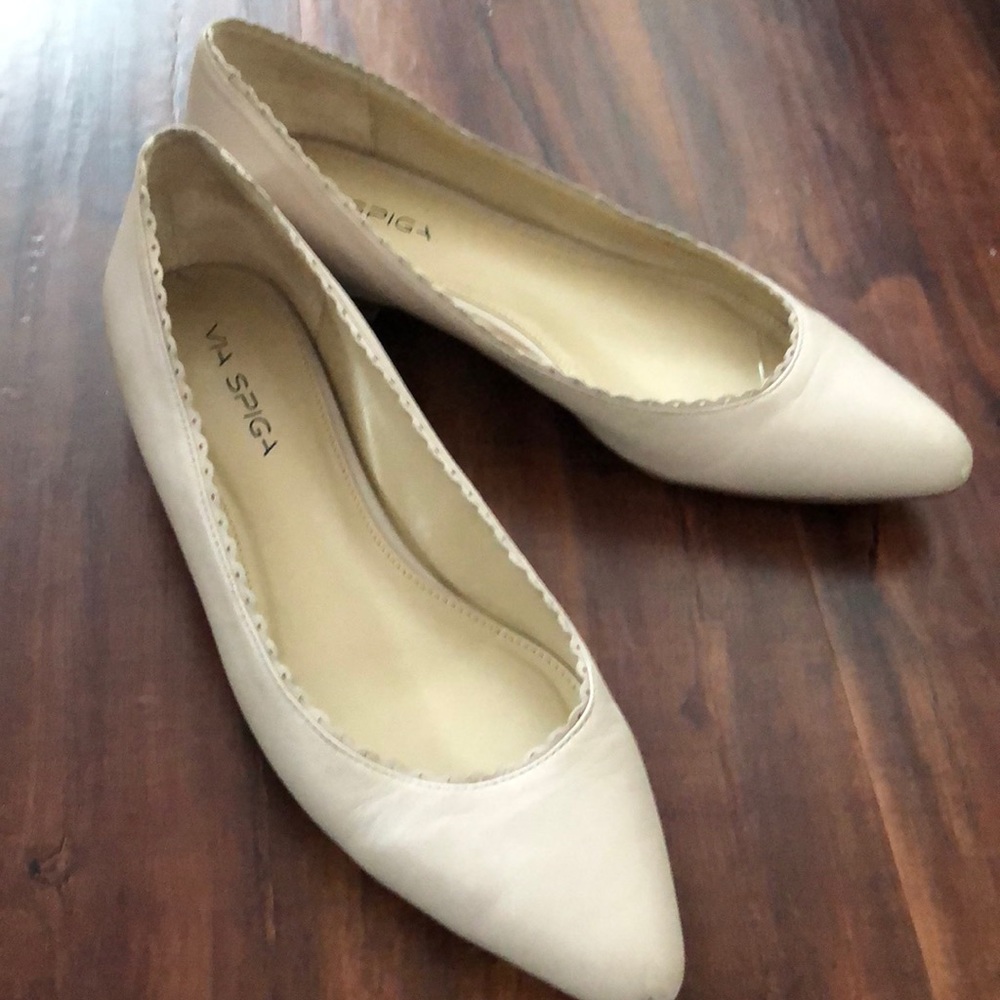 Via Spiga tan pointed flats size 10.5